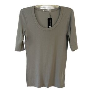 Crown Jewel scoop neck tee sz M